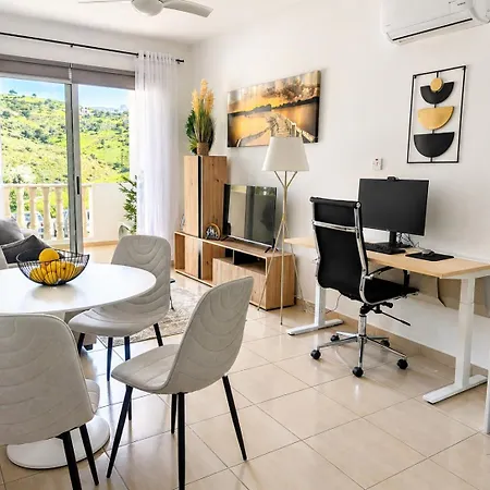 Modern Near Coral Bay Pool & Fast Wifi Апартаменты