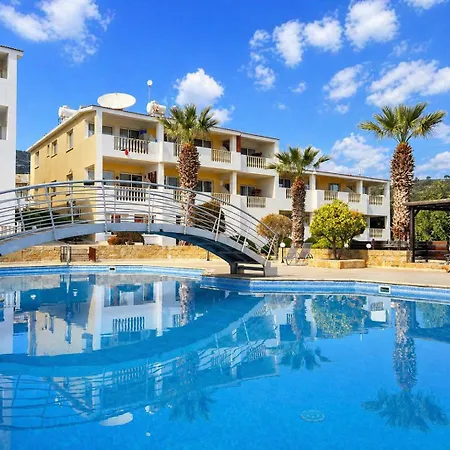 Апартаменты Modern Near Coral Bay Pool & Fast Wifi *