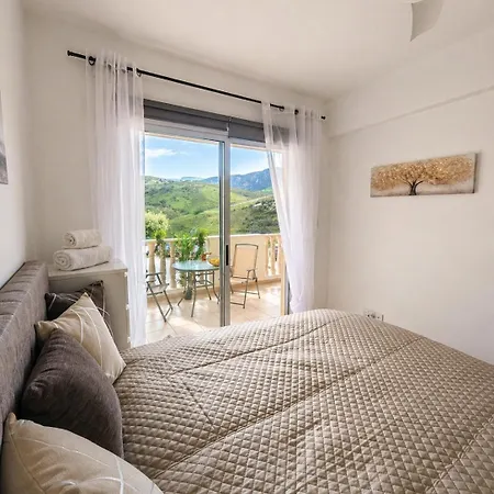 Апартаменты Modern Near Coral Bay Pool & Fast Wifi