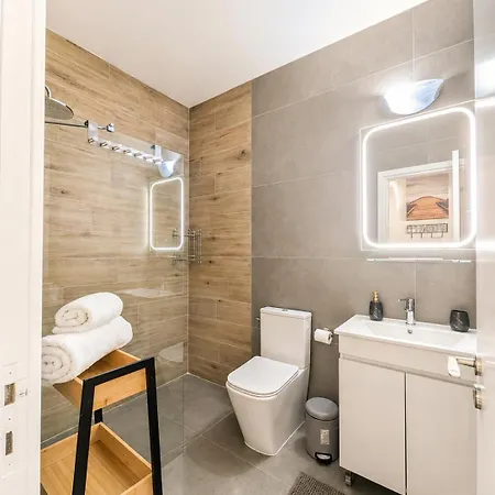 Modern Near Coral Bay Pool & Fast Wifi Апартаменты