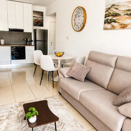 Modern Near Coral Bay Pool & Fast Wifi *