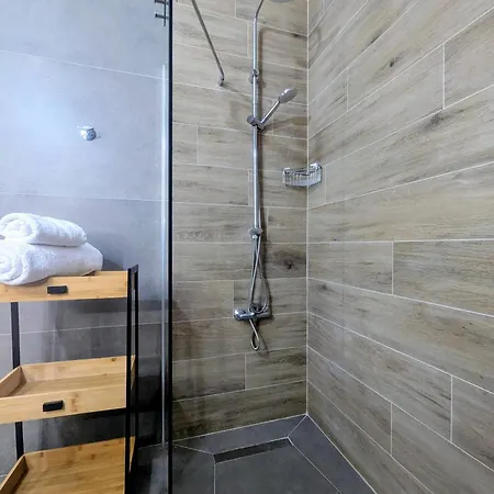 Modern Near Coral Bay Pool & Fast Wifi Апартаменты