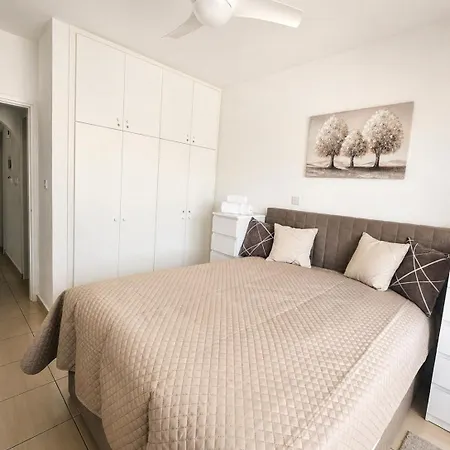 Modern Near Coral Bay Pool & Fast Wifi