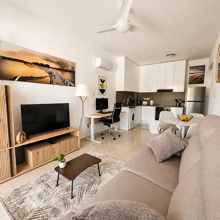 Апартаменты Modern Near Coral Bay Pool & Fast Wifi Пейя