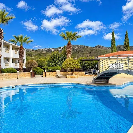 Modern Near Coral Bay Pool & Fast Wifi Апартаменты